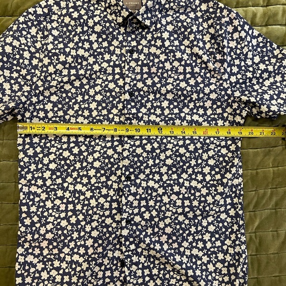 A-Frame Men's Short Sleeve Button Down Hawaiian flowered shirt medium - Picture 2 of 5